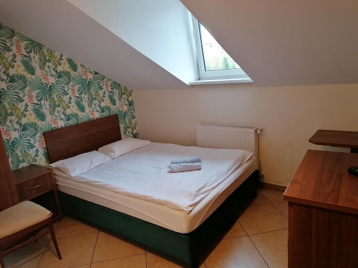 Pensjonat Telimena Hotel Zwierzyniec Buitenkant foto